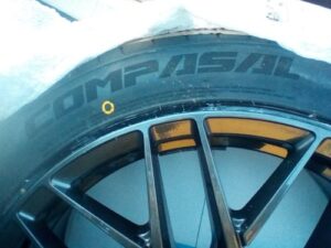 Compasal 245 45 ZR19 tyre and pristine alloy - Image 2